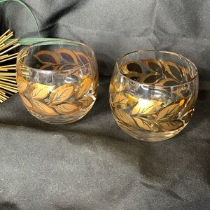 Set of 2 mcm / vintage Federal black & gold roly poly laurel leaf rocks glasses